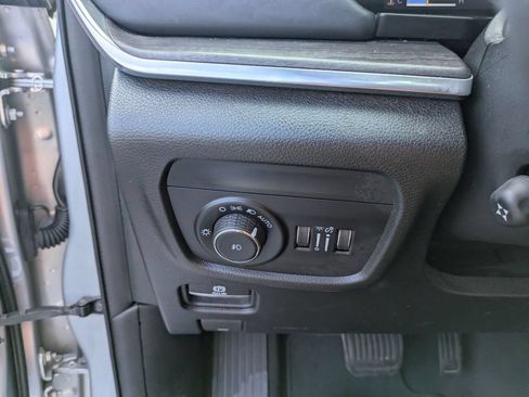 Used 2021 Jeep Grand Cherokee L Overland w/ Luxury Tech Group IV AWD/4WD image 16