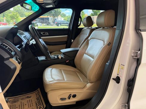Used 2016 Ford Explorer XLT w/ Equipment Group 202A FWD image 9