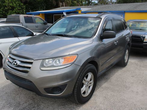 Used 2012 Hyundai Santa Fe GLS FWD image 1