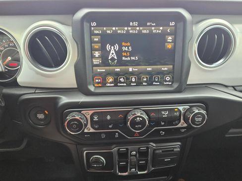 Used 2021 Jeep Wrangler Unlimited Sahara AWD/4WD image 14