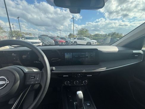 Used 2025 Nissan Kicks SV image 31