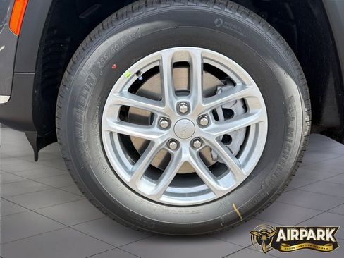 New 2025 Jeep Grand Cherokee L Laredo w/ Luxury Tech Group I image 9