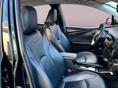 Used 2016 Toyota Prius Four FWD image 9