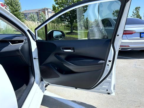 Used 2020 Toyota Corolla LE FWD image 16