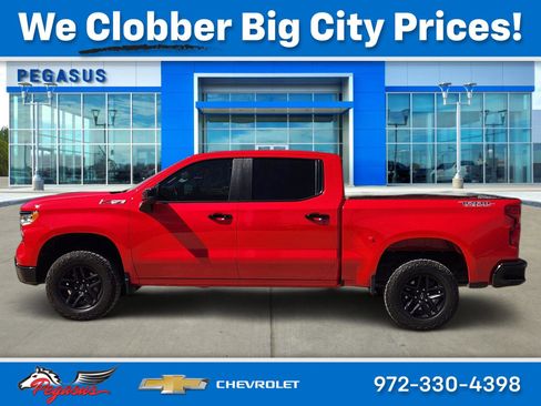 Used 2024 Chevrolet Silverado 1500 LT Trail Boss w/ Convenience Package II image 3