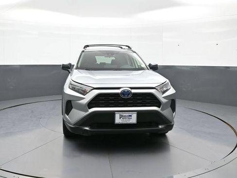 Used 2022 Toyota RAV4 LE AWD/4WD image 2