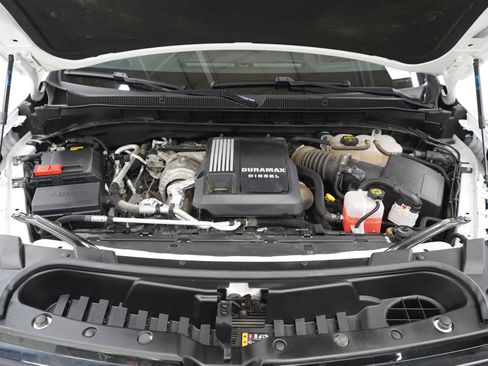 Used 2024 Chevrolet Suburban Premier AWD/4WD image 33