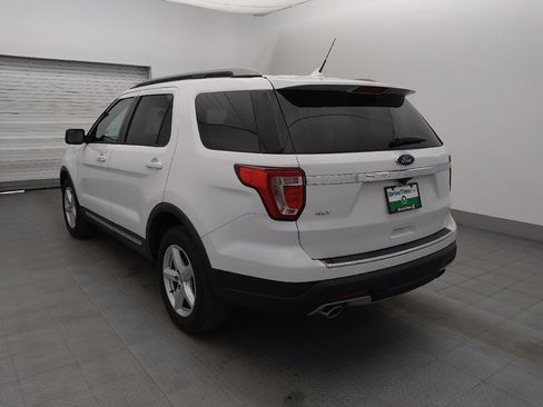 Used 2018 Ford Explorer XLT w/ Equipment Group 202A image 5
