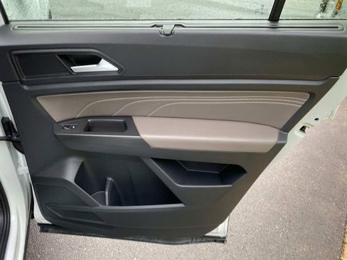 Used 2022 Volkswagen Atlas SE image 35