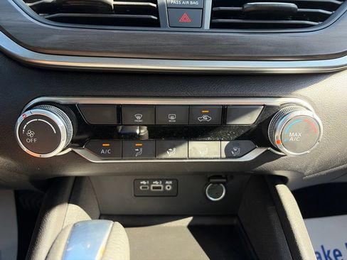 Used 2025 Nissan Altima 2.5 SV FWD image 7