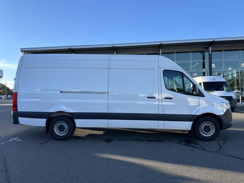 Used 2025 Mercedes-Benz Sprinter 2500 image 8