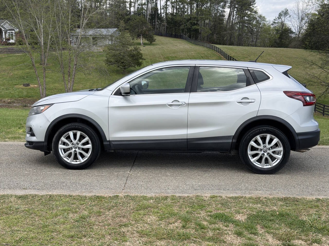 Used 2021 Nissan Rogue Sport S FWD image 4