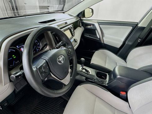 Used 2018 Toyota RAV4 XLE image 7