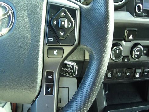 Used 2020 Toyota Tacoma TRD Sport w/ Technology Package image 22