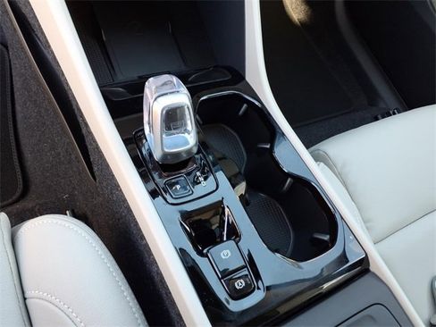 New 2026 Volvo XC40 B5 Ultra w/ Protection Package Premier image 19