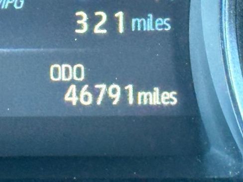 Used 2024 Toyota Camry SE image 31