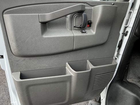 Used 2024 Chevrolet Express 3500 LT w/ LT Preferred Equipment Group image 9