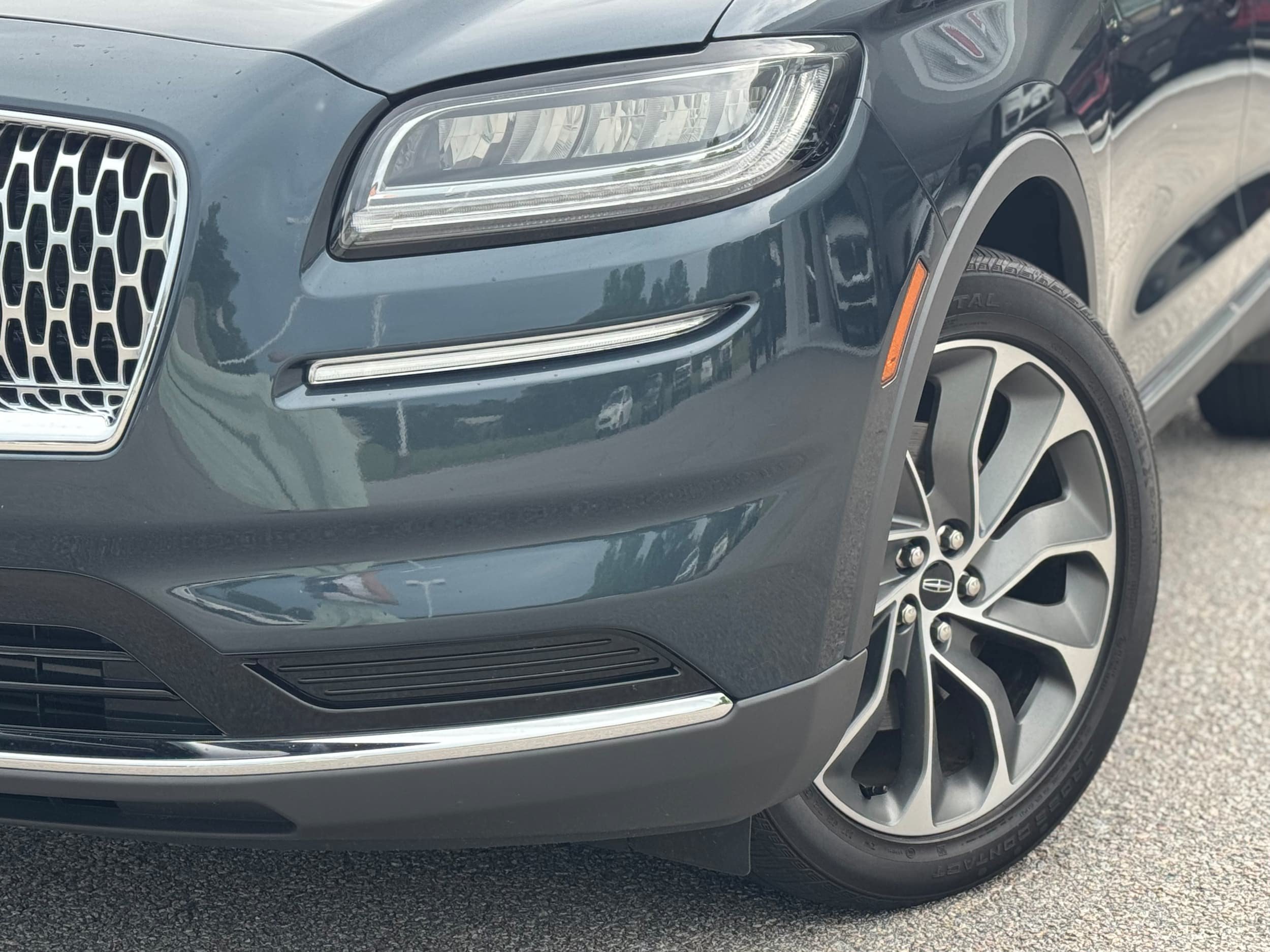 Used 2023 Lincoln Nautilus Reserve AWD/4WD image 4
