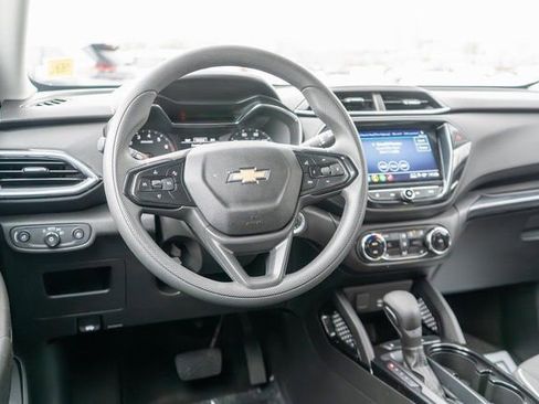 Used 2023 Chevrolet TrailBlazer LT w/ Convenience Package FWD image 14