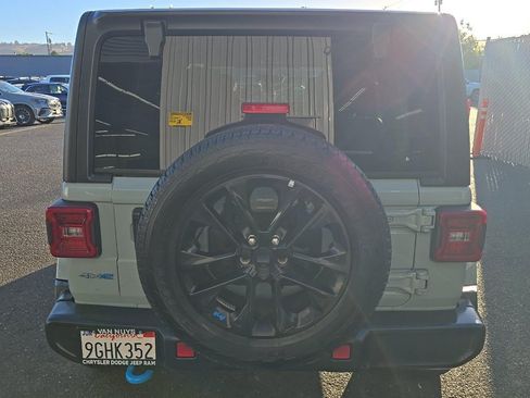 Used 2023 Jeep Wrangler Unlimited Sahara AWD/4WD image 5
