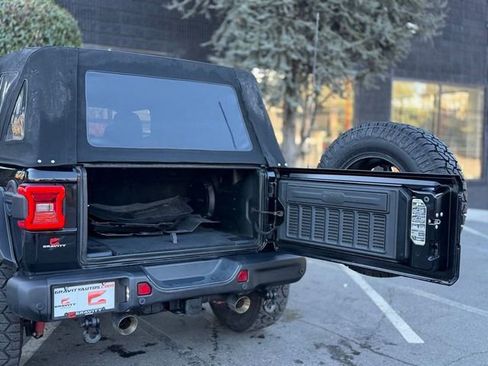 Used 2018 Jeep Wrangler Unlimited Rubicon AWD/4WD image 12