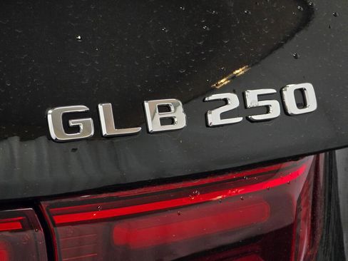 New 2026 Mercedes-Benz GLB 250 4MATIC image 21