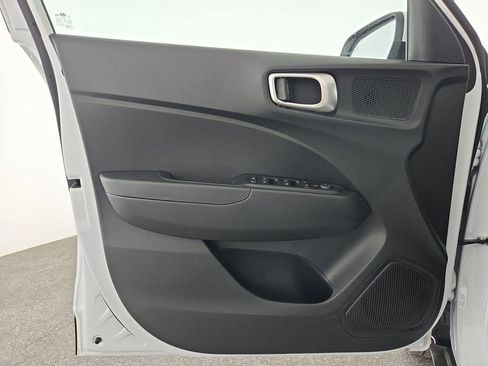 Used 2025 Hyundai Venue SEL image 27