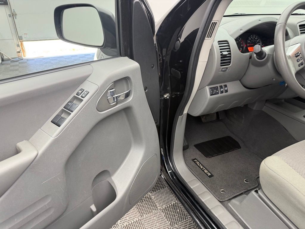 Used 2019 Nissan Frontier SV AWD/4WD image 13