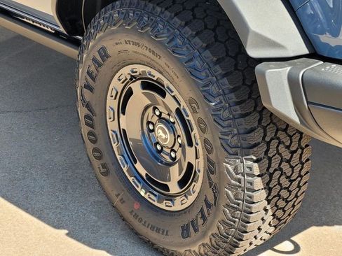 New 2025 Ford Bronco Badlands image 5