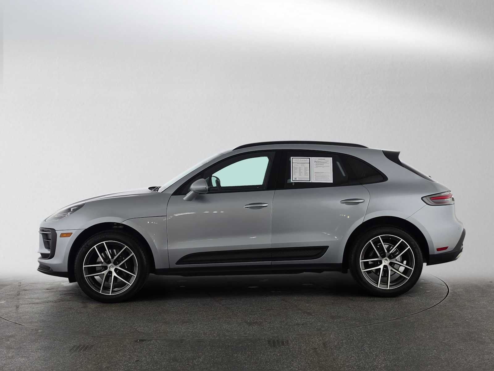 Used 2025 Porsche Macan AWD/4WD image 2
