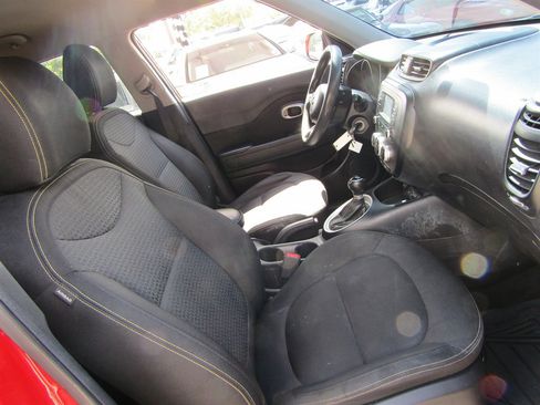Used 2016 Kia Soul + FWD image 5