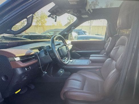 Used 2025 Lincoln Navigator Reserve image 7