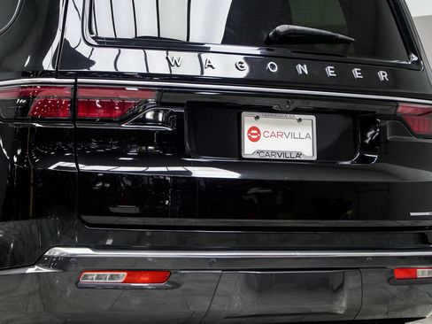 Used 2022 Jeep Wagoneer Series III w/ Premium Group I AWD/4WD image 13