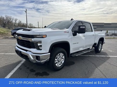 Used 2025 Chevrolet Silverado 2500 LT image 4