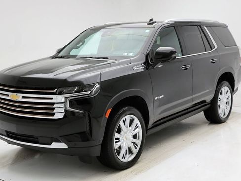 Used 2024 Chevrolet Tahoe High Country w/ Advanced Technology Package AWD/4WD image 2