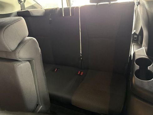 Used 2025 Toyota Highlander LE FWD image 19