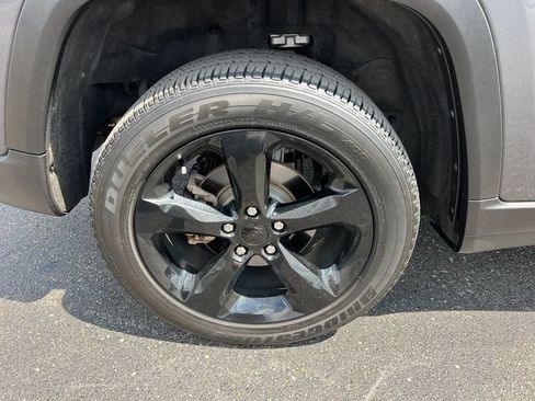 Certified 2025 Jeep Grand Cherokee Altitude AWD/4WD image 10