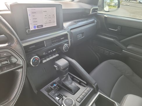 Certified 2024 Toyota Tacoma SR5 AWD/4WD image 21