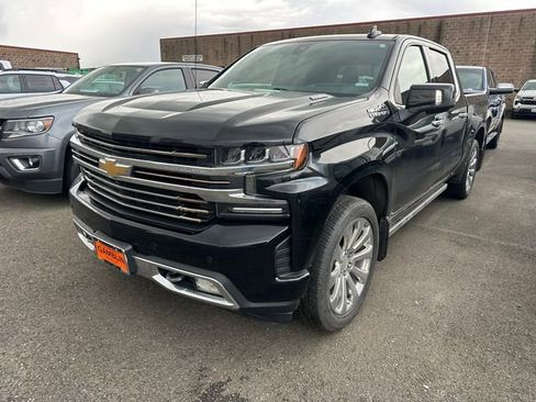 Used 2020 Chevrolet Silverado 1500 High Country w/ Technology Package image 2