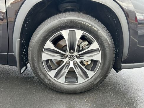 Used 2021 Toyota Highlander XLE image 32