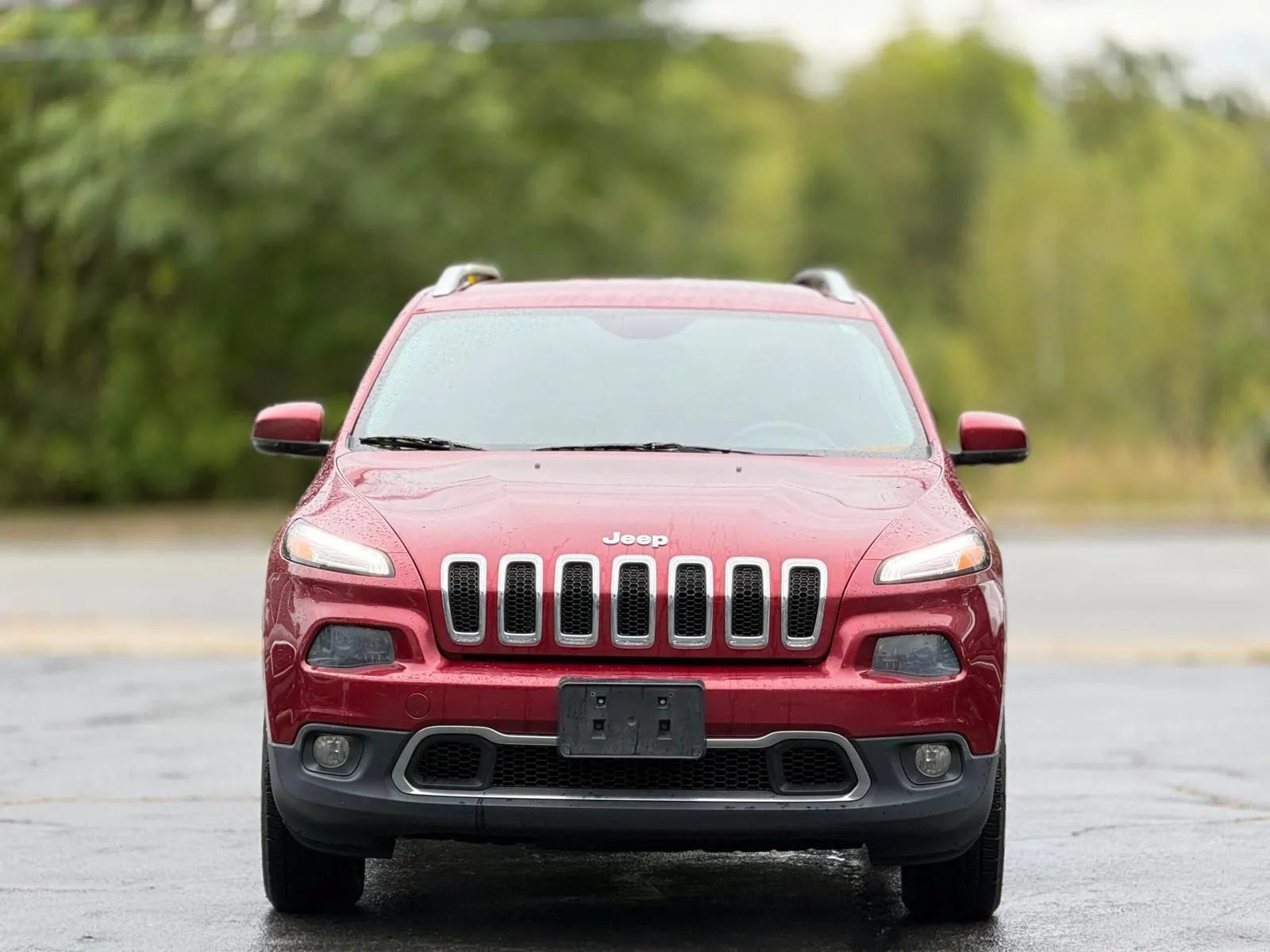 Used 2014 Jeep Cherokee Limited w/ Luxury Group AWD/4WD image 3