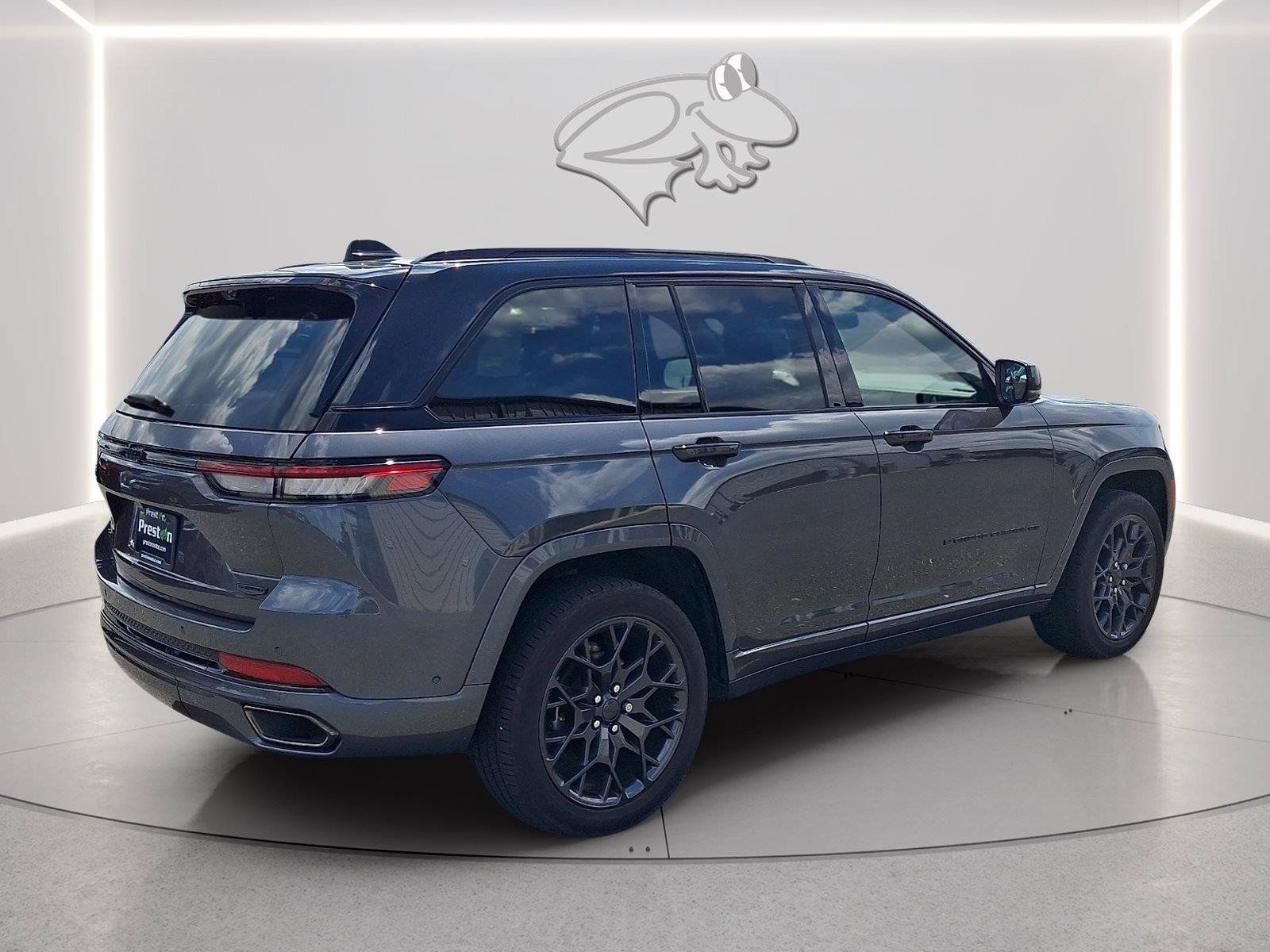 Used 2025 Jeep Grand Cherokee Summit AWD/4WD image 5