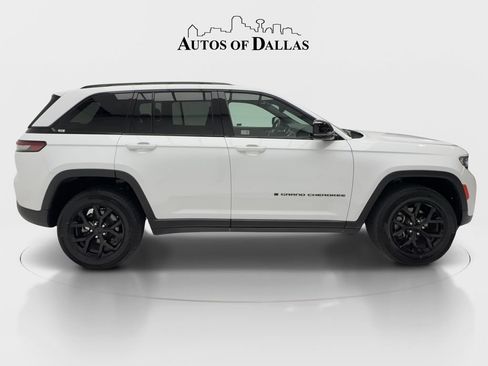 Used 2024 Jeep Grand Cherokee Altitude RWD image 6