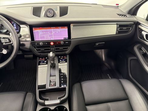 Certified 2026 Porsche Macan AWD/4WD image 28