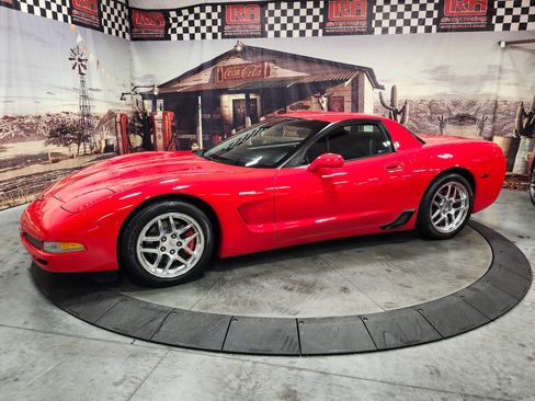 Used 2001 Chevrolet Corvette Z06 w/ Memory Pkg image 2