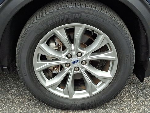Certified 2023 Ford Explorer Limited w/ Equipment Group 301A AWD/4WD image 8
