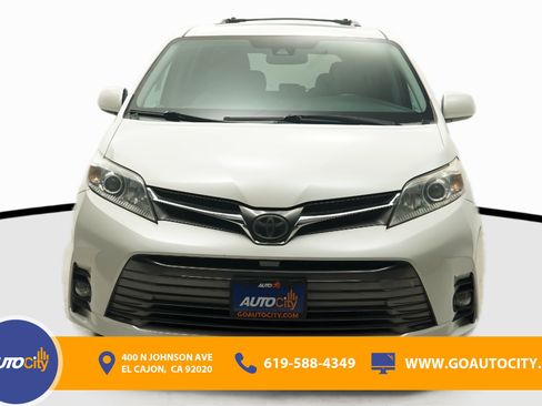 Used 2018 Toyota Sienna XLE w/ XLE Navigation Package FWD image 4