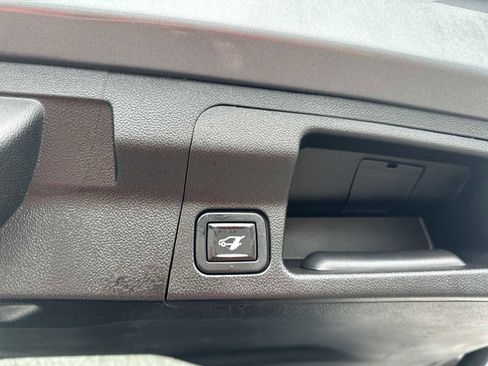 Used 2021 GMC Acadia SLT w/ Technology Package FWD image 25
