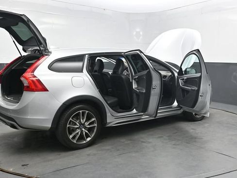 Used 2017 Volvo V60 T5 Cross Country w/ Convenience Package AWD/4WD image 50