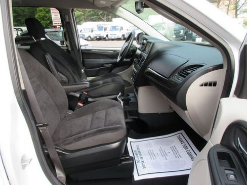 Used 2019 Dodge Grand Caravan SE FWD image 10